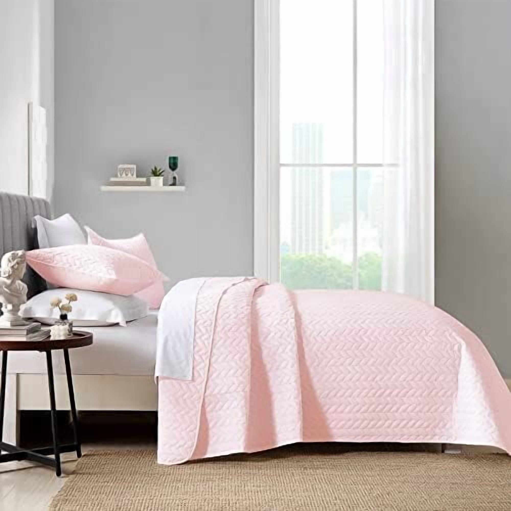 3-Piece Queen Quilt Set, Lightweight Soft Warm Full Size Leaf Embroidered Bedspread Coverlet (90x90 inches) with 2 Pillow Shams (20x26 inches) for All Season, Pink