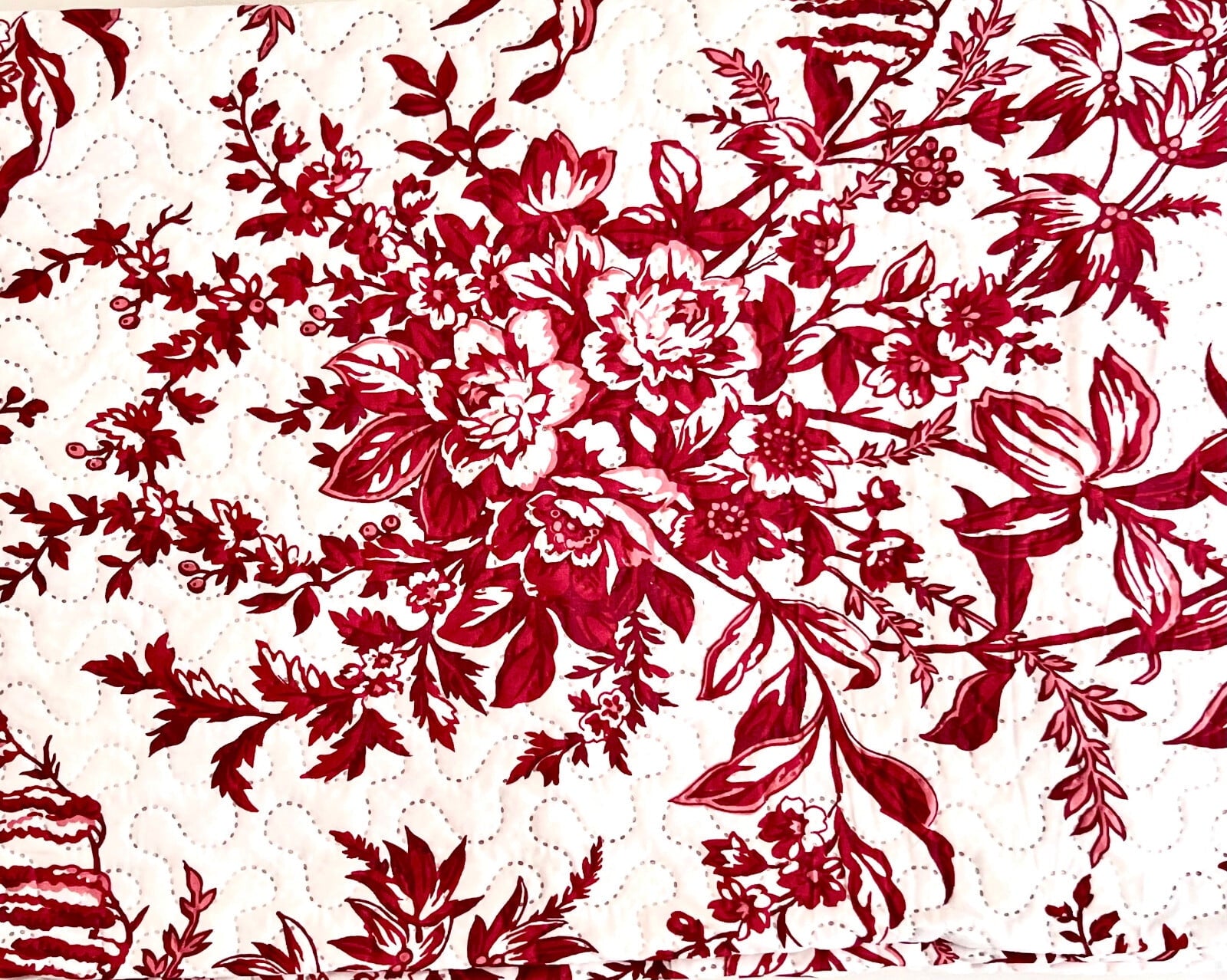 3-Piece Queen Size Printed WHITE AND RED Quilt Set -RED Flower